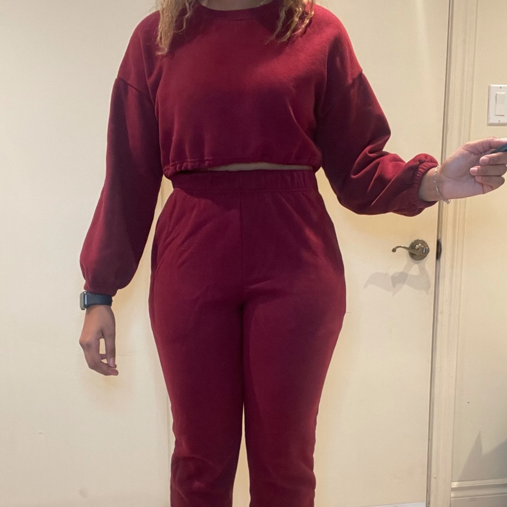 2 PIECE JOGGINGS AND CREWNECK